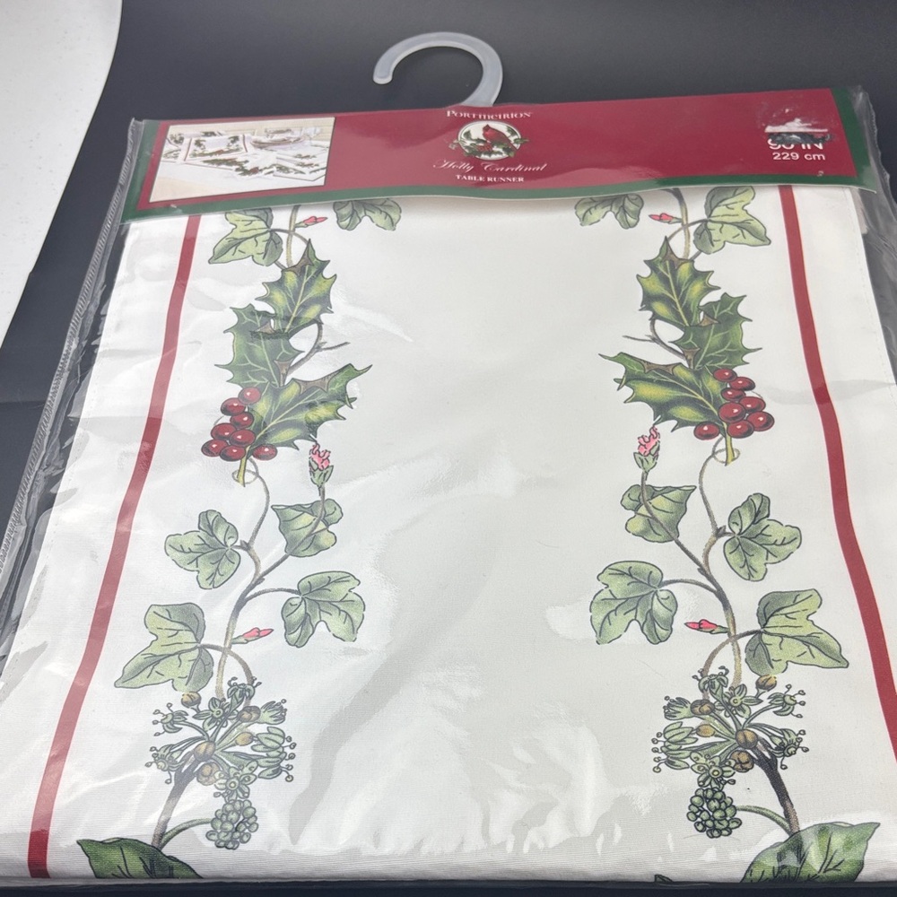 Portmeirion Holly Cardinal Table Runner 90”